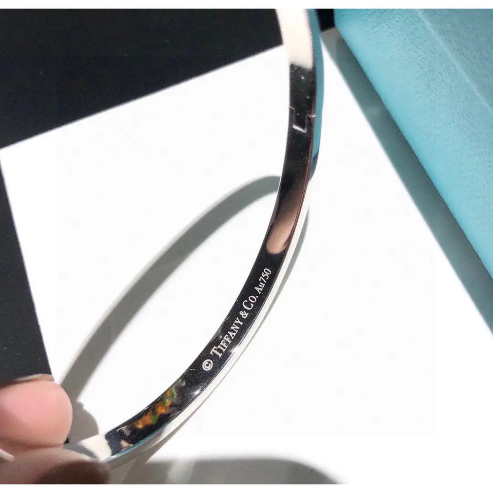 Tiffany & Co. Luxury Wide Bracelet with Diamonds - Picture 3 of 5